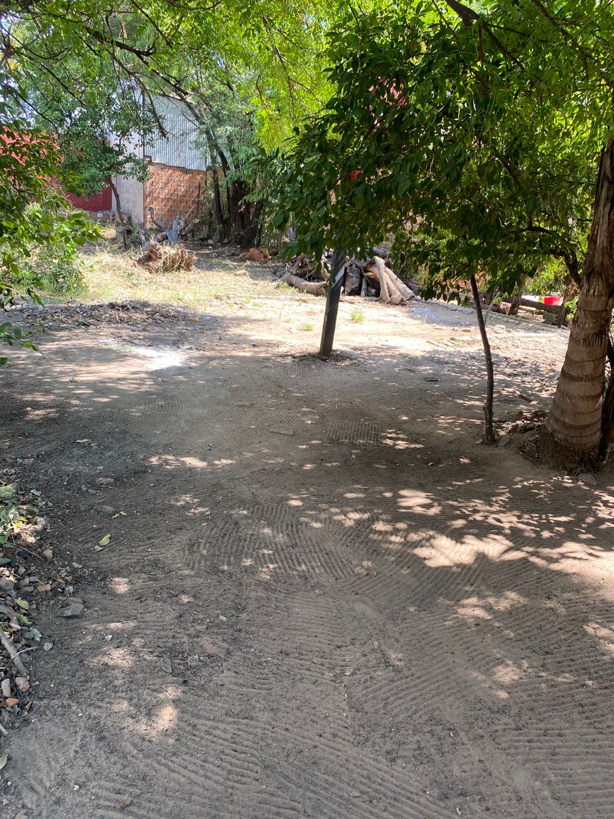 Vendo amplio terreno con construcción a terminar en Roque alonso — foto 2