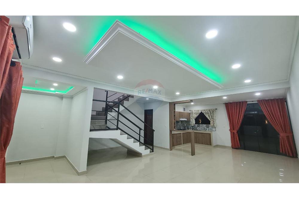 Dúplex con patio y piscina — foto 3