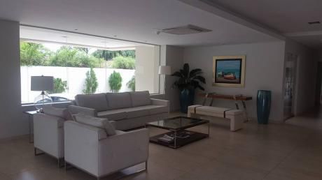 En Edificio De Primer Nivel, Amplio, Elegante Y Estratégicamente Ubicado
