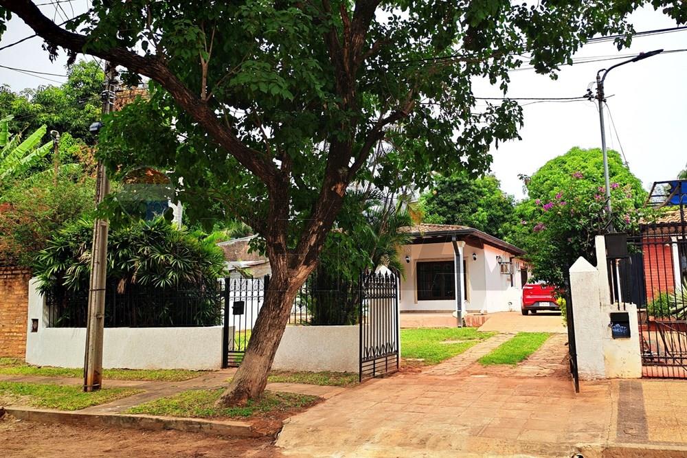 ALQUILO CASA CON AMPLIO PATIO EN SAN LORENZO — foto 2