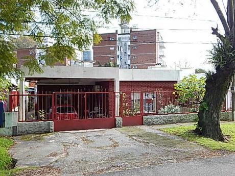 Casa En Barrio Jardín A Mts De Av. Millán