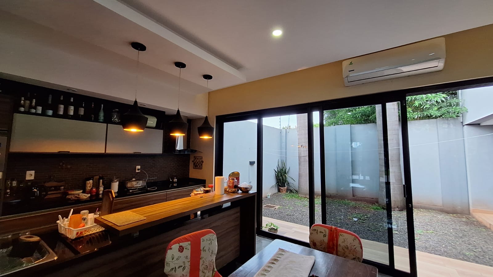 HERMOSA RESIDENCIA EN VENTA -SAN BLAS CAMBYRETA — foto 2
