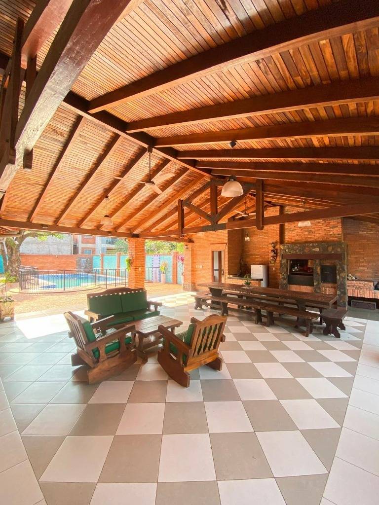 EN VENTA HERMOSA RESIDENCIA EN FERNANDO DE LA MORA ZONA SUR — foto 3