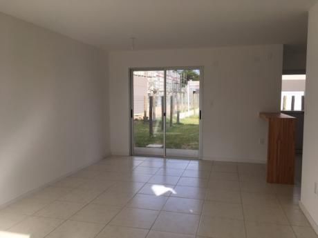 Casa En Complejo De Lagomar Sur A Estrenar! Próxima A Costa Urbana Shopping