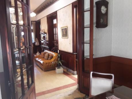 Antigua Casa De Piedra, Frente Al Montevideo Shopping