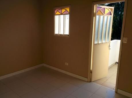 Alquilo Duplex De 2 Dormitorios En Asuncion A 6 Cuadras De La Avenida Peron