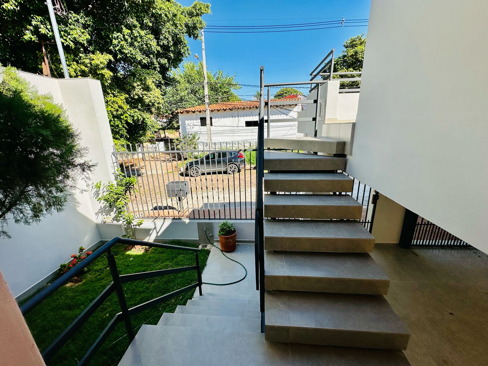 HERMOSO Y AMPLIO DPTO DE 2 DORMITORIOS Y COCHERA EN Bo. SAN RAFAEL - LAMBAR — foto 3