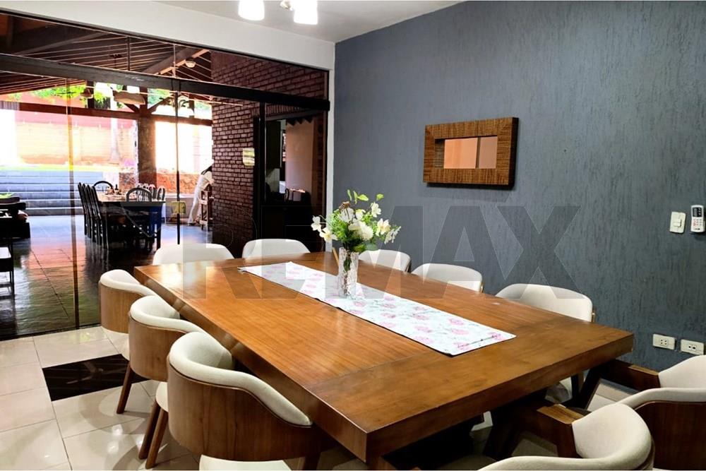 Vendo casa de 5 habitaciones con 4 cocheras , Piscina y patio en San Vicente — foto 2