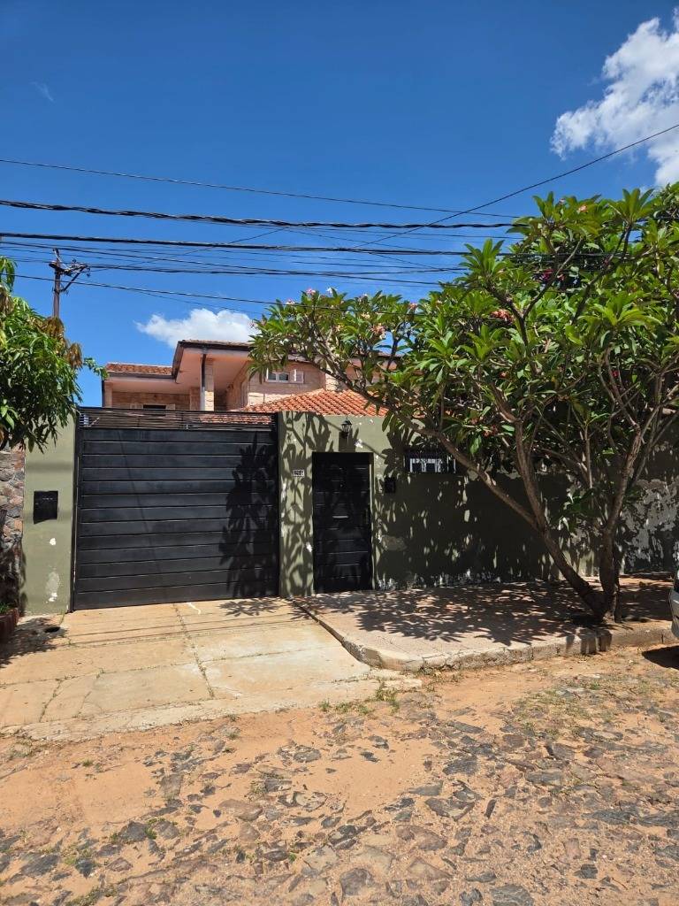 ALQUILO AMPLIA RESIDENCIA EN BUEN BARRIO — foto 2
