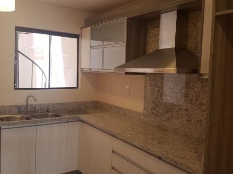 Vendo Hermoso Duplex En Bo Herrera Con.patio Y Opcion De Piscina.