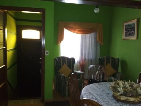 Amplia Y Luminosa Casa De 3 Dorm. Con Gge., Excelene Estado!