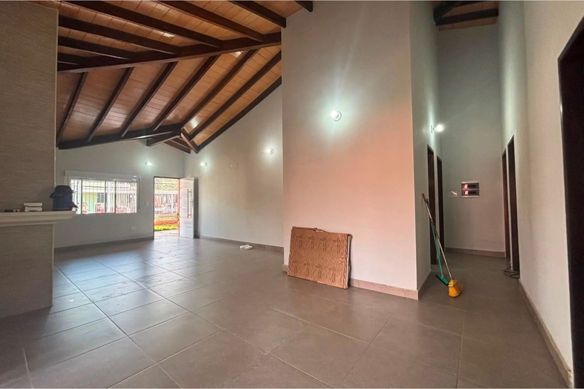 Casa en alquiler en San Lorenzo, Sagrada Familia — foto 3