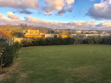 Alquiler Casa 3 Dormitorios Barrio Privado Altos De La Tahona