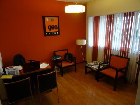 Casa 3 Dormitorios, Fondo, P.u. Pocitos Nuevo