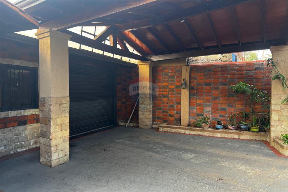 VENDO RESIDENCIA EN LAMBARE — foto 3
