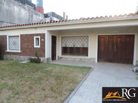 Hermosa Casa En Malvin Con Amplios Ambientes!