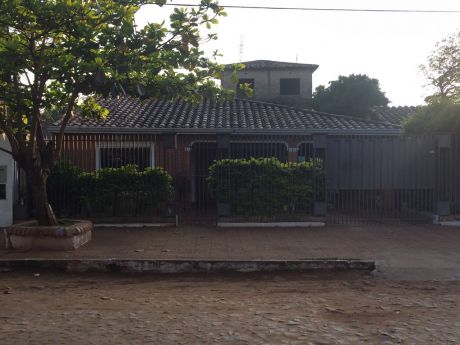 Casa Fernando De La Mora Zona Sur