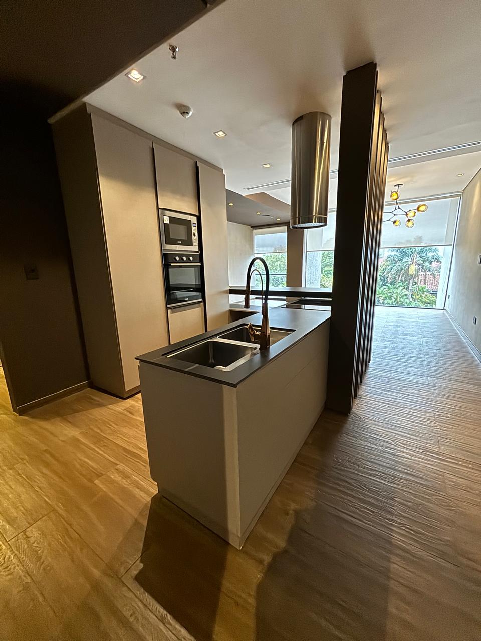 En alquiler departamento de 2 dormitorios más servicio Barrio Herrera — foto 3