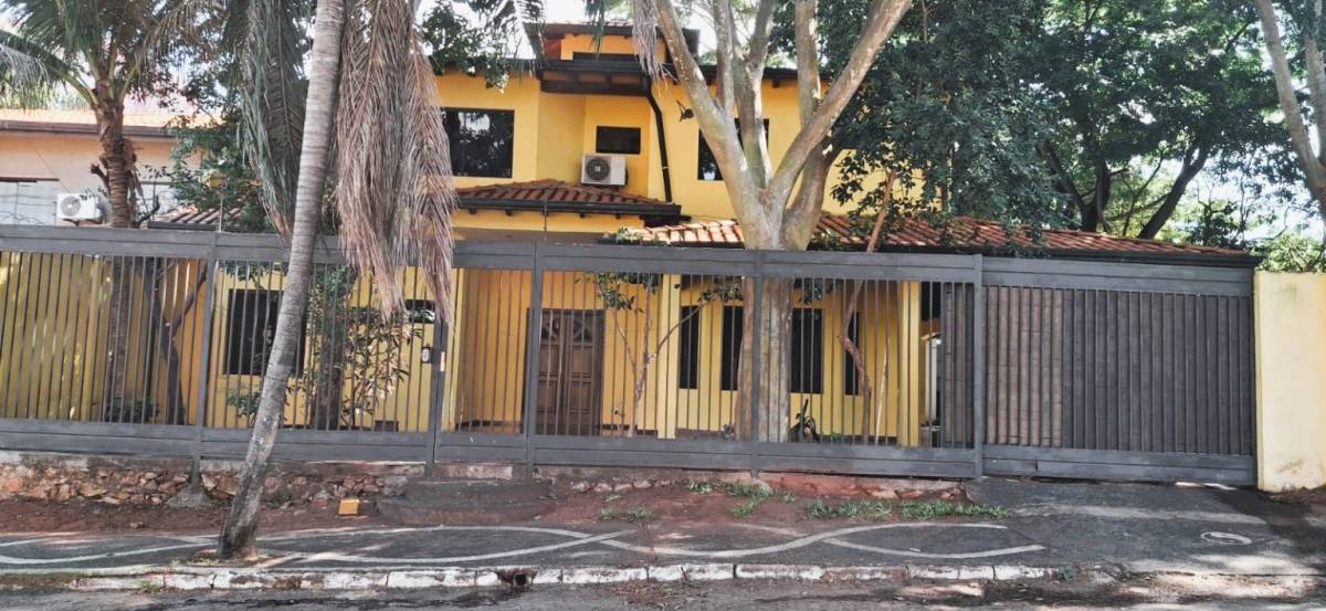 AMPLIA CASA EN ALQUILER EN LAMBARÉ – ZONA CANAL 13! — foto 3