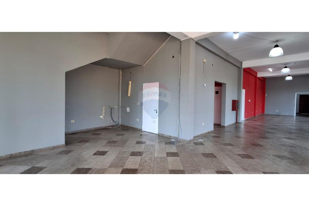 Alquilo salon comercial sobre Acceso Sur — foto 3