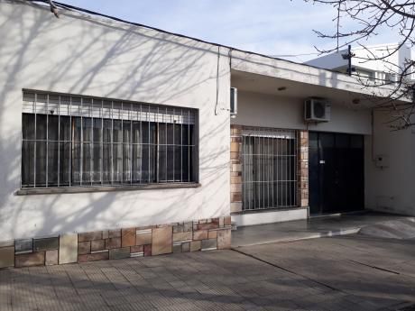 Gran Casa De 3 Dormitorios, Garaje , Fondo