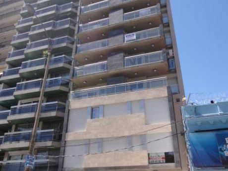 21 De Setiembre 2421 Esq. Br.artigas. Muy Amplio. Con Renta $17.500