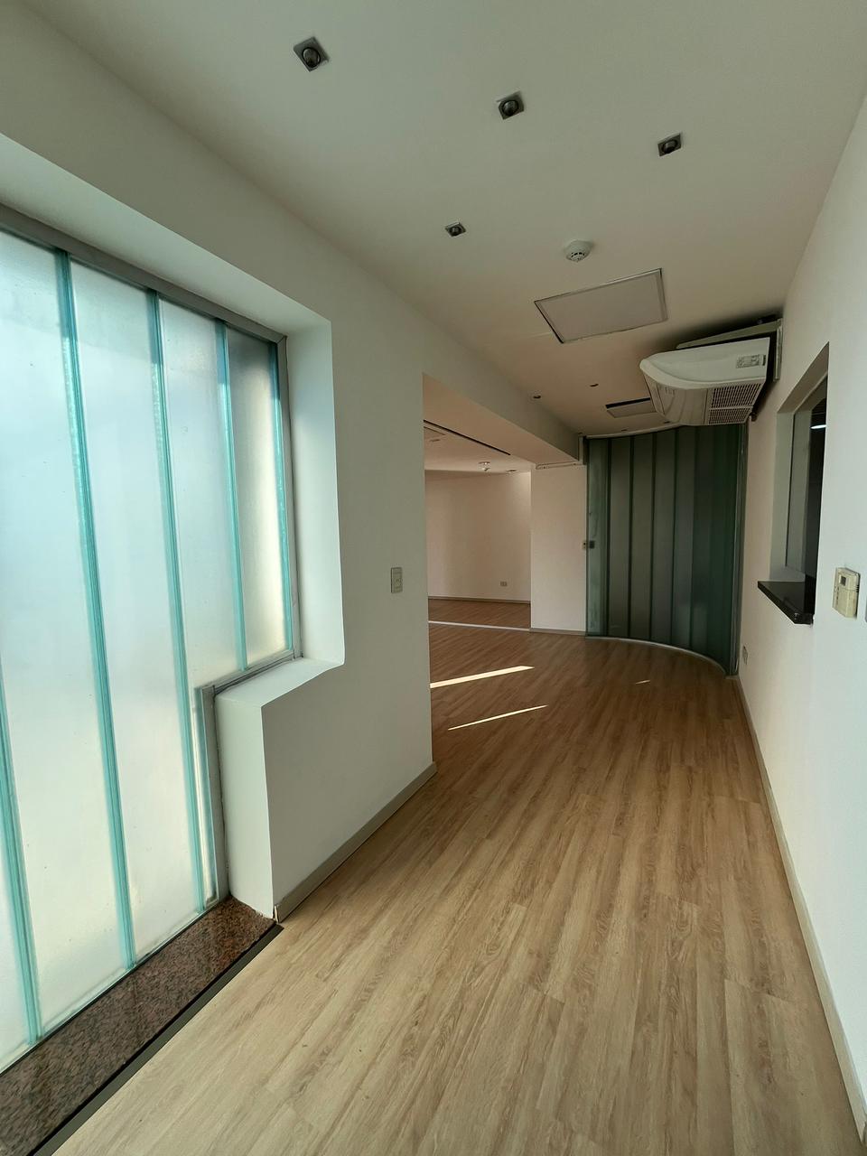 ALQUILO OFICINA DE 330M2 A PASOS DEL PASEO LA GALERIA — foto 2