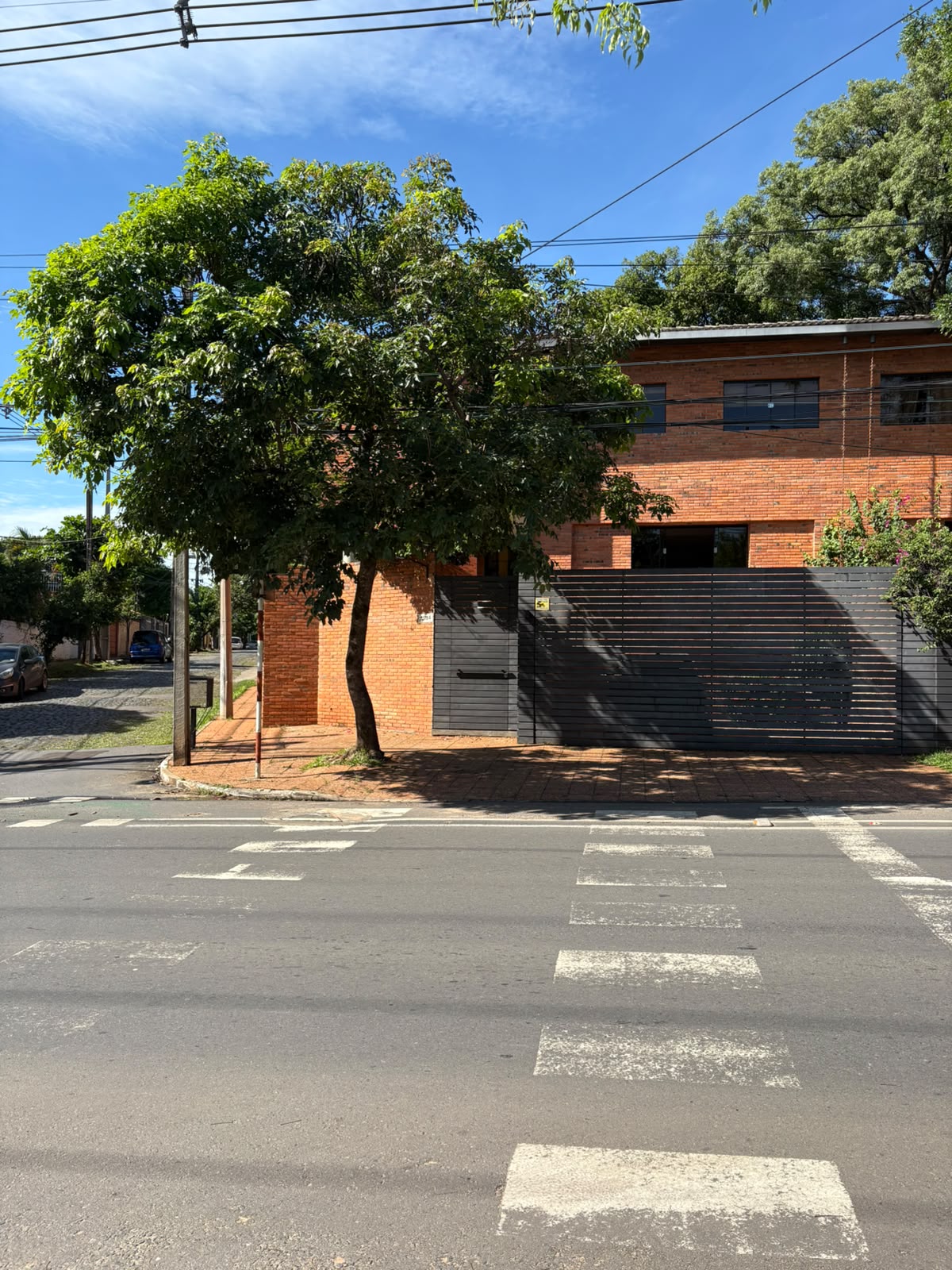 Residencia premium con piscina en alquiler en Mburucuyá — foto 2