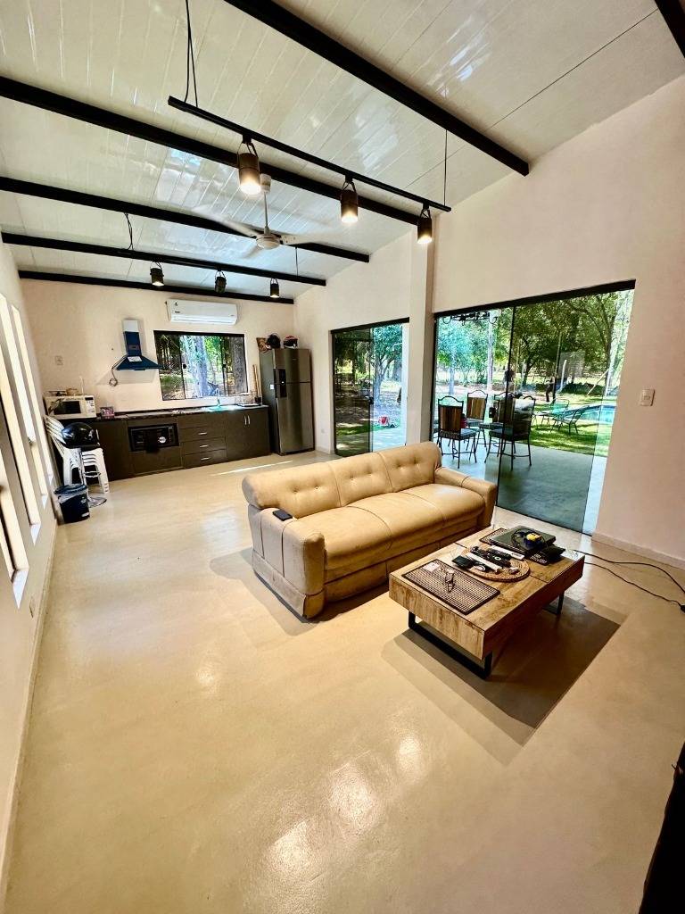 Hermosa casa en San Bernardino, 1.000 m2 de terreno. — foto 2