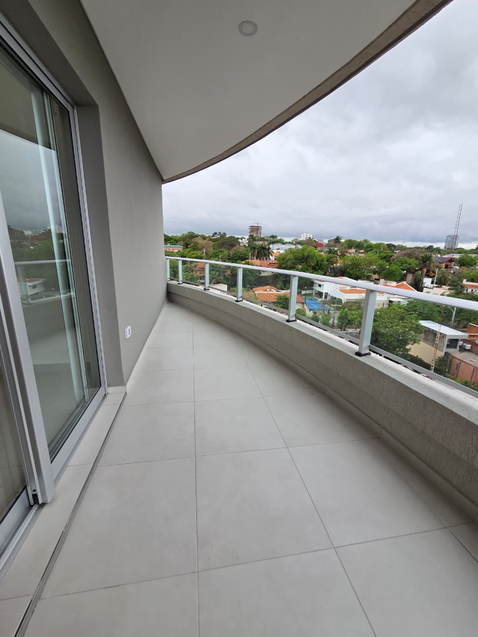 ALQUILO DEPARTAMENTO A ESTRENAR DE 2 DORMITORIOS EDIFICIO FORTALEZA MOLAS LÓPEZ — foto 2