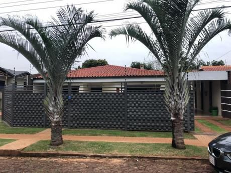Casa En Ciudad Del Este. Barrio La Blanca