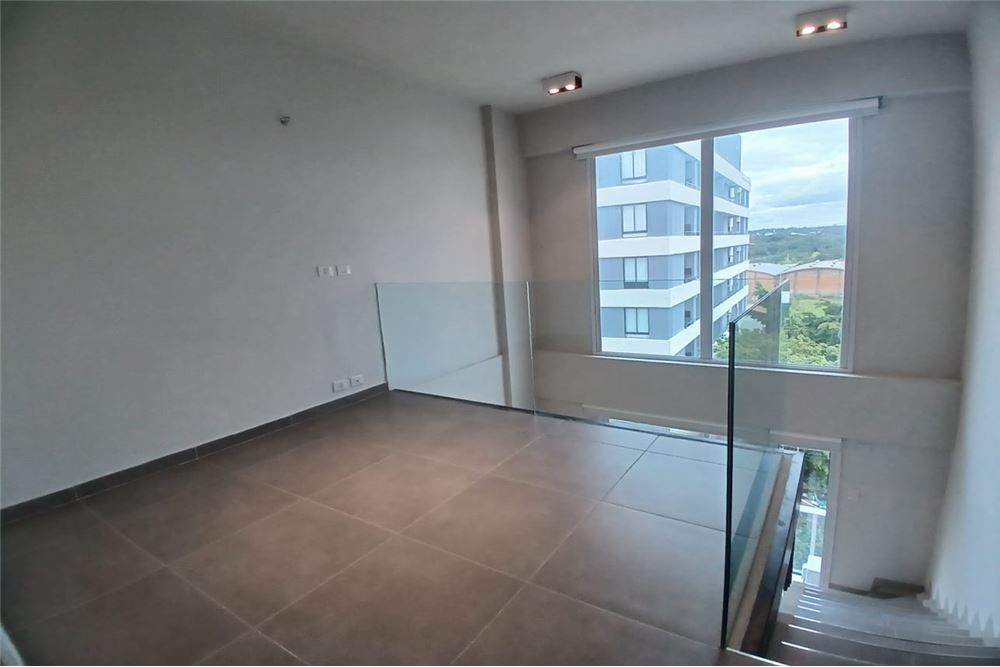 Alquilo LOFT DÚPLEX EN TRINITY TOWER 1 BARRIO YTAY — foto 3