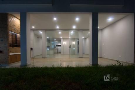 Casa A Estrenar En Lambare, Zona Supermercado El Pueblo