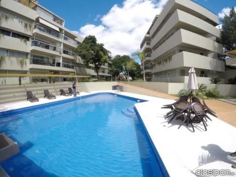 Dpto En Condominio - 2 Dormitorios En Suite Mas área De Servicio