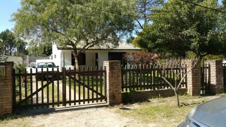 Casa De Dos Pisos En Las Toscas!