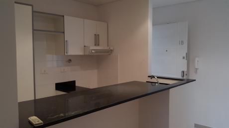 Alquiler Depto 1 Dormitorio, Zona Gral. Santos. Gs. 2.400.000