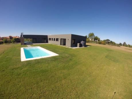 Espectacular Casa A Estrenar En 1 Planta!