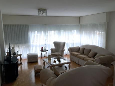 Venta De Apto. En Pta. Carretas, 4 Dorm. 3 B Y Garaje!