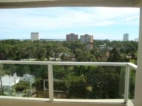 Cómodo Apartamento Con Algo De Vista Al Mar - 2 Dorm.