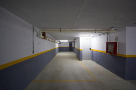 Muy Amplio Garage Doble Con Baulera En Subsuelo
