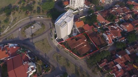 Terreno En Venta Barrio Urbari Sobre Av. Principales