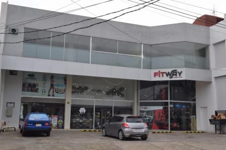 Alquilo A-028 Amplio Salón Comercial - Villamorra.