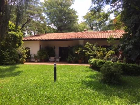 Se Alquila Residencia, Amoblada Y Equipada, Rodeada De Un Hermoso Parque
