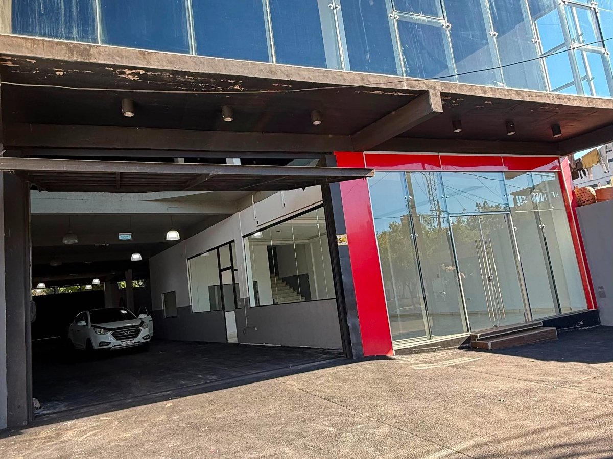 ALQUILO LOCAL COMERCIAL EN ENCARNACION — foto 2