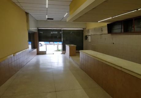 Local De 294 M2 + 70 M2 De Fondo - Sobre 8 De Octubre