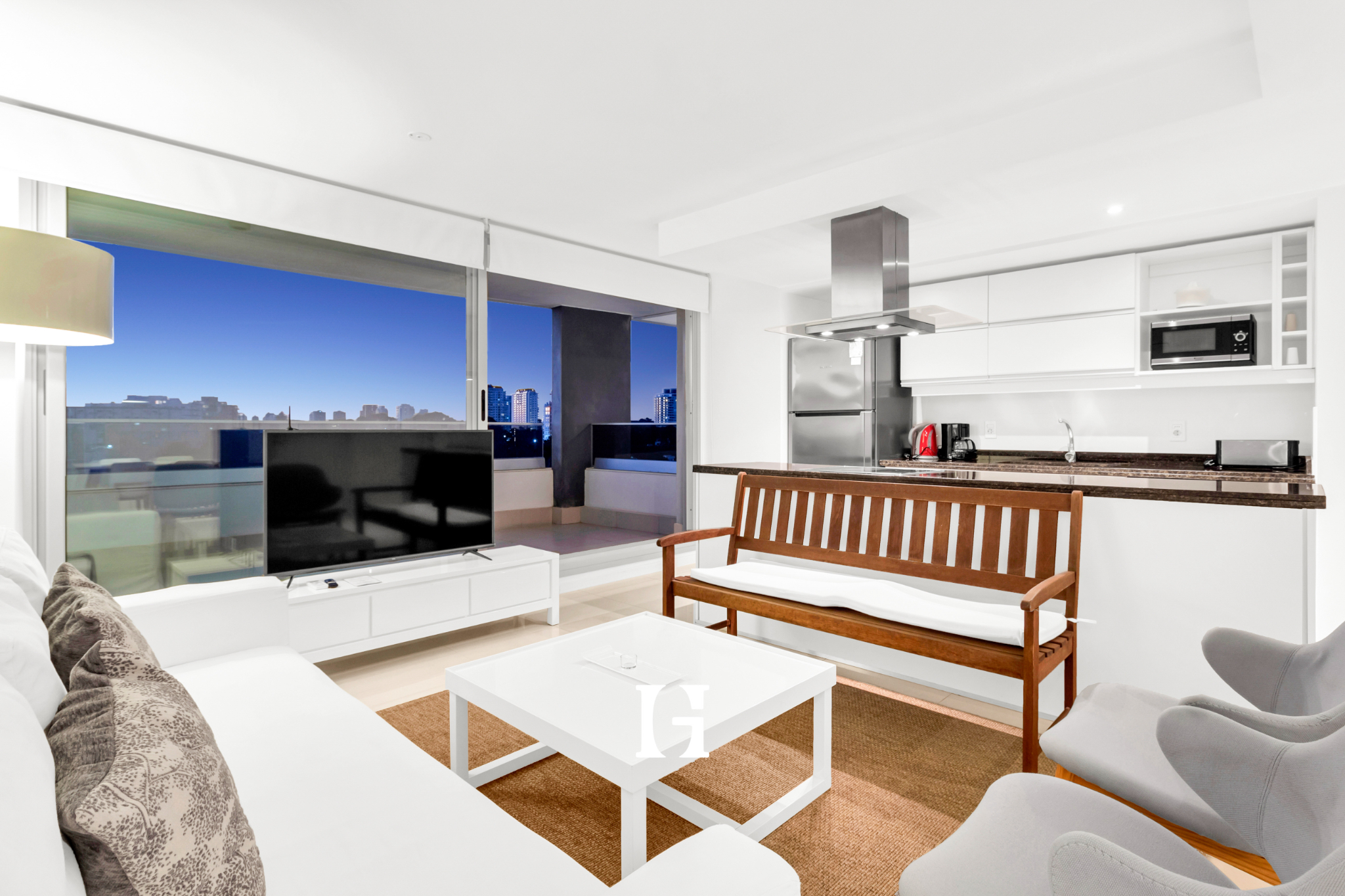 Alquiler Anual Apto 3 Dorm, 3 Baños, Balcón Y Garage Doble En Playa Brava