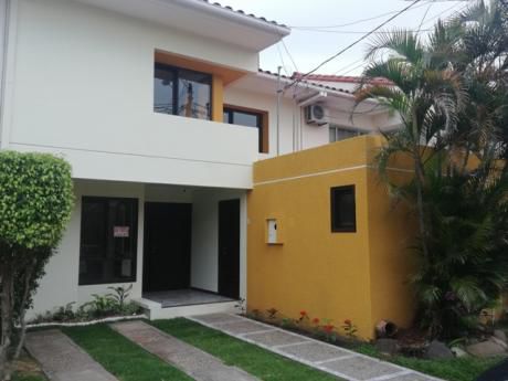 Casa De 2 Plantas En Venta !!!!