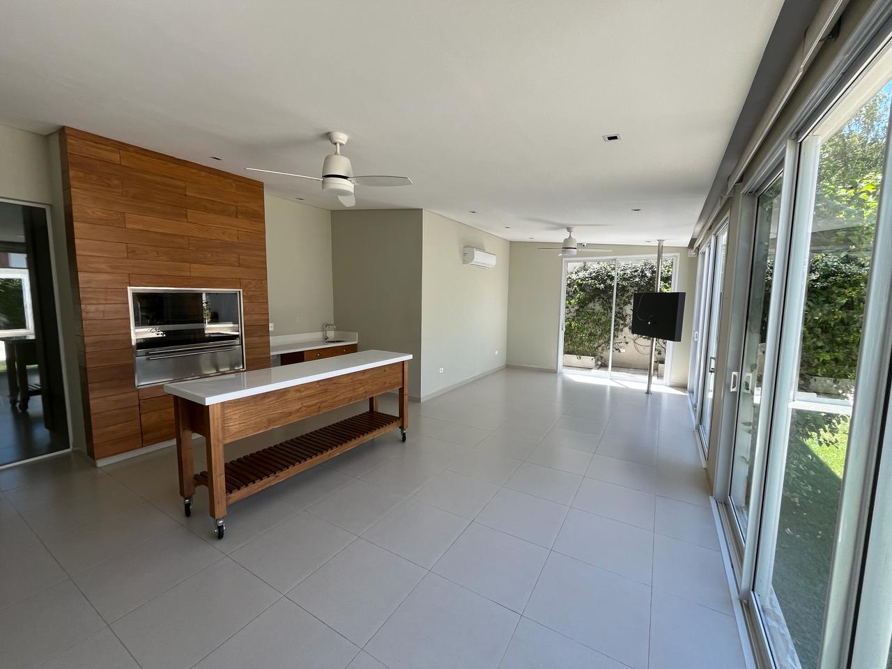 Alquiler hermosa casa minimalista — foto 2