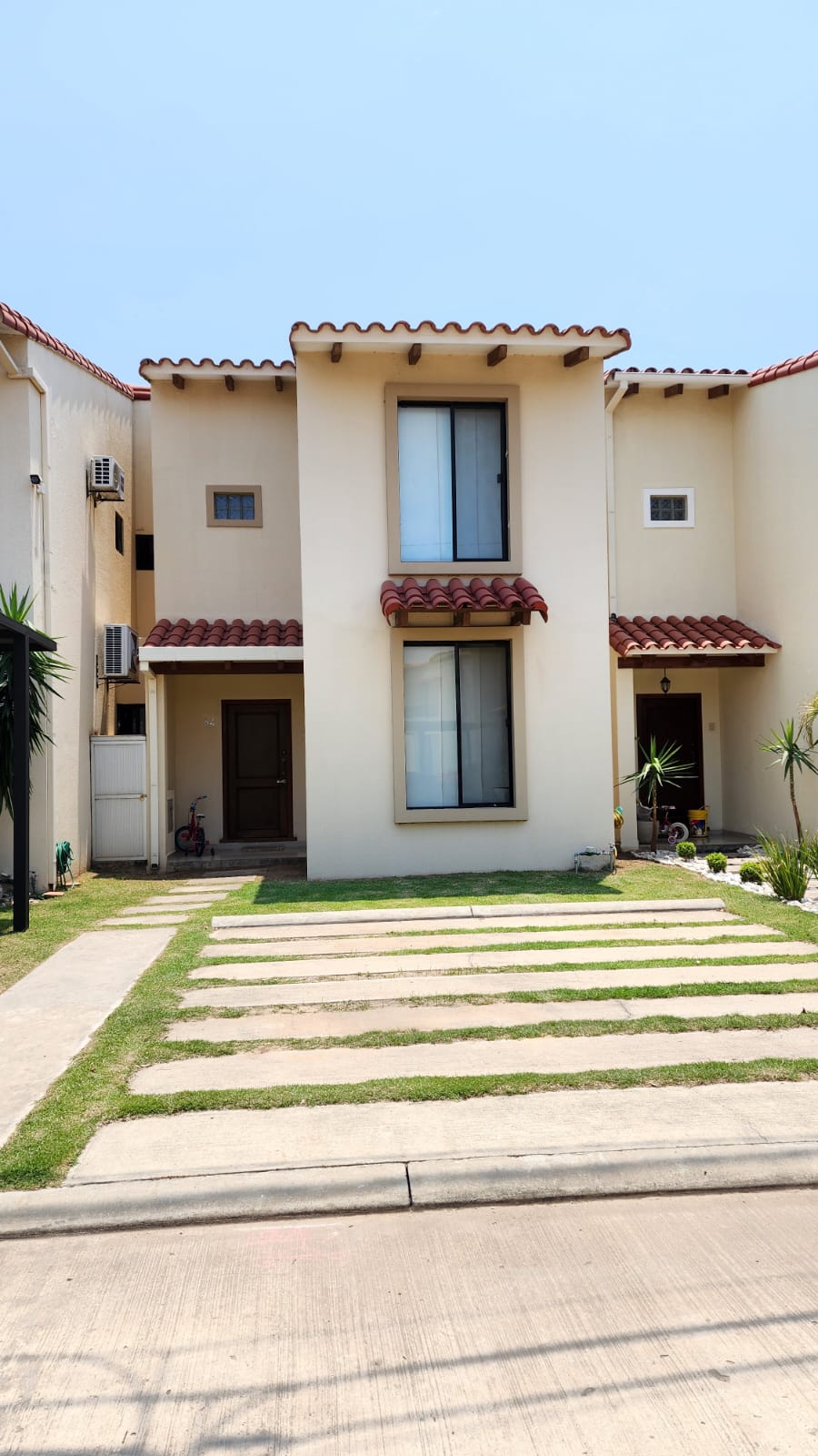 En Alquiler Linda Casa Dentro De Condominio Zona Bnazer Km 8 1/2