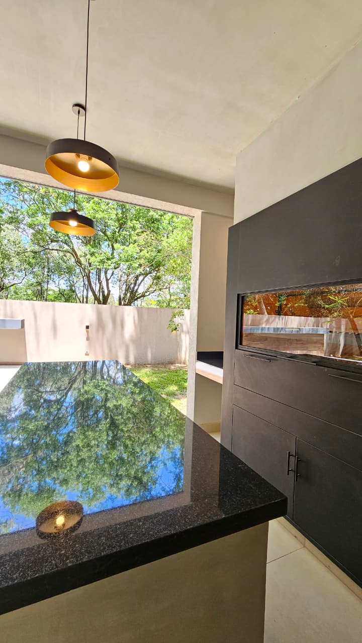 LUJUOSA CASA EN SANBER EN VENTA — foto 3